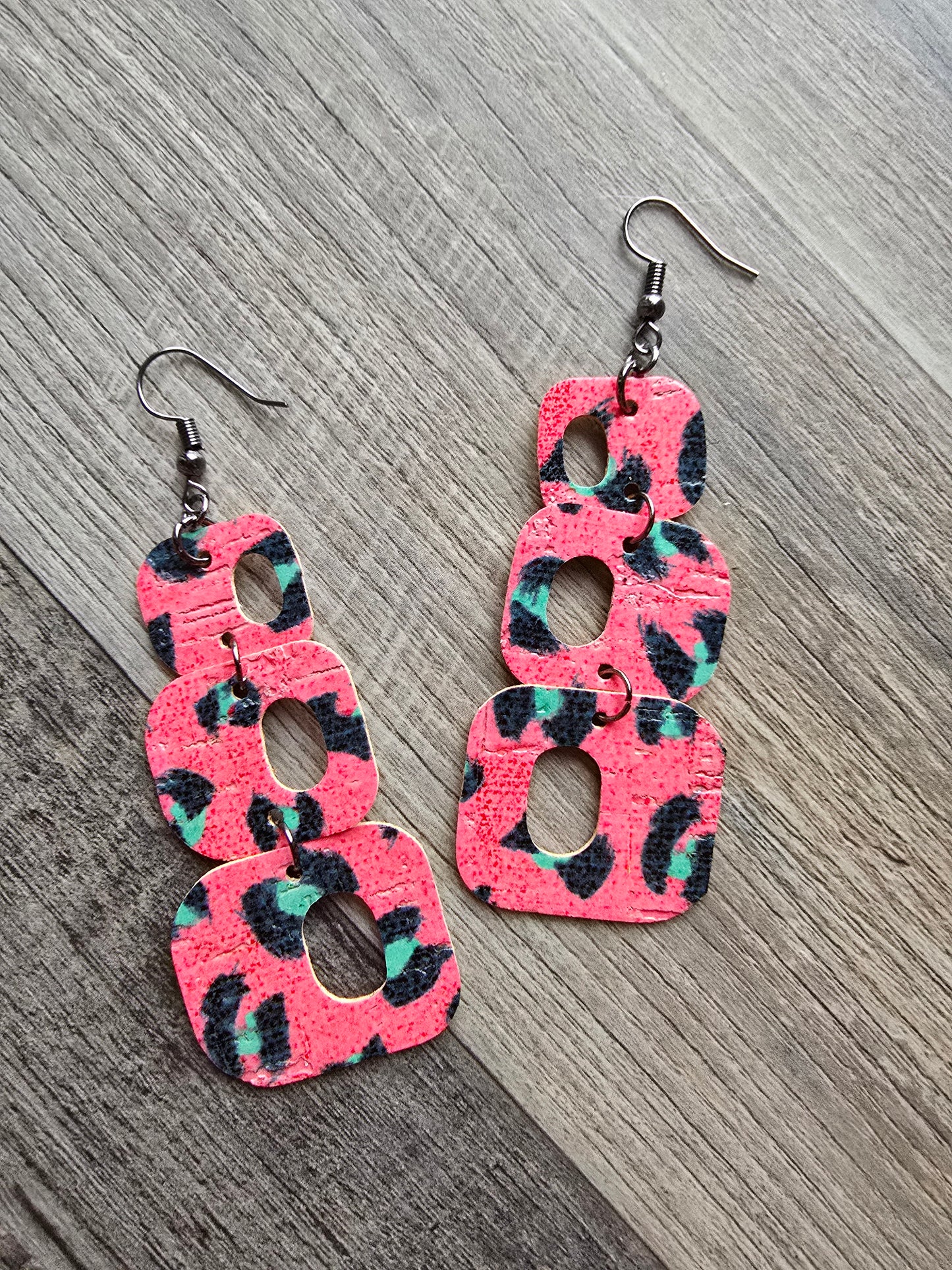 Retro Geometric Dangle Cork Earrings Pink/Green Cheetah