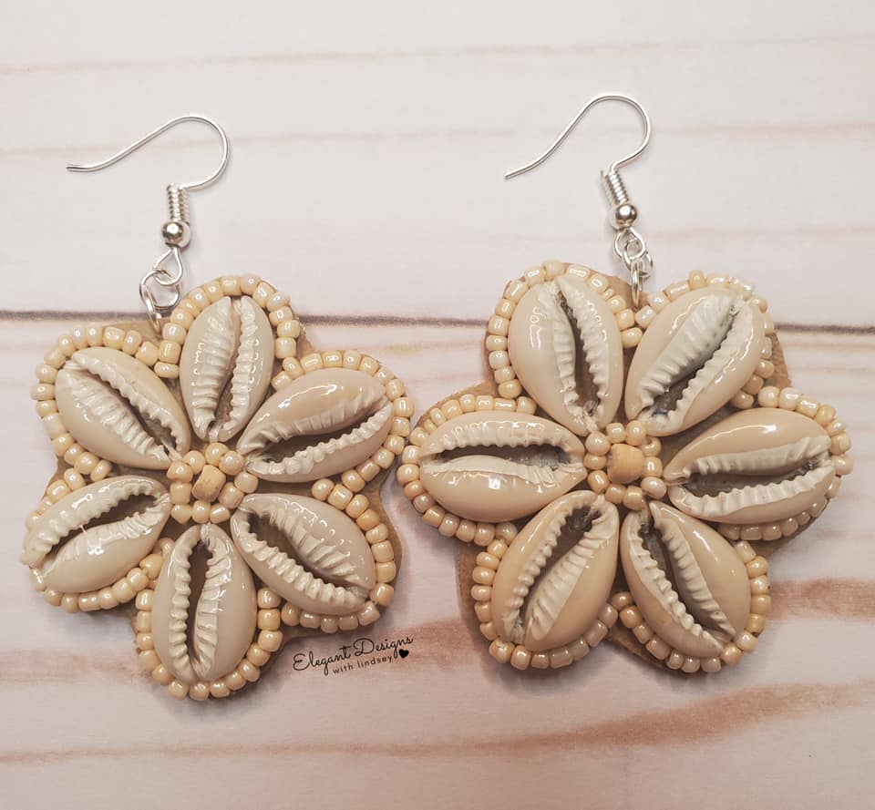 Flower cream shell earrings