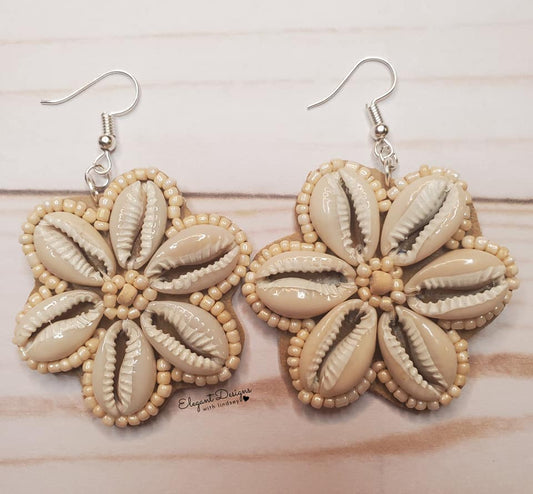 Flower cream shell earrings